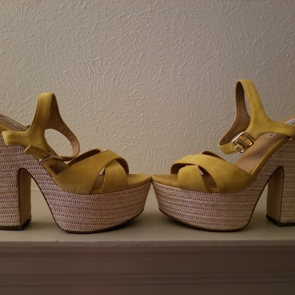 Ladies Shoes - Picture 1 of 4